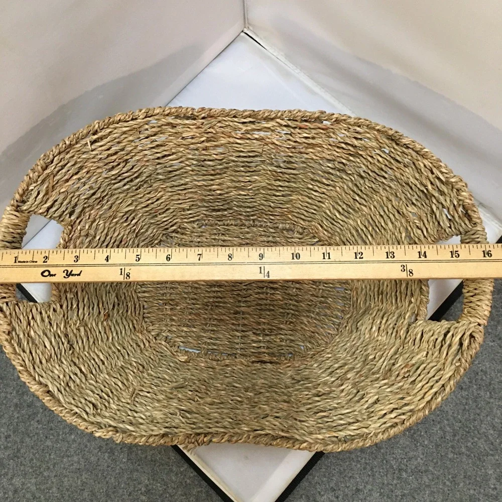 Woven Seagrass Basket Unisex Medium Natural Tan Oval Storage Handle Cottagecore